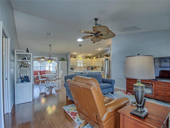3rd image of 940 Eastmont Ct