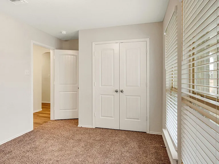 117 Nathaniel Dr — Photo 16