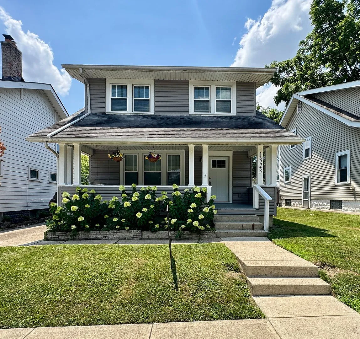 4 Bedroom- Grandview — Photo 1