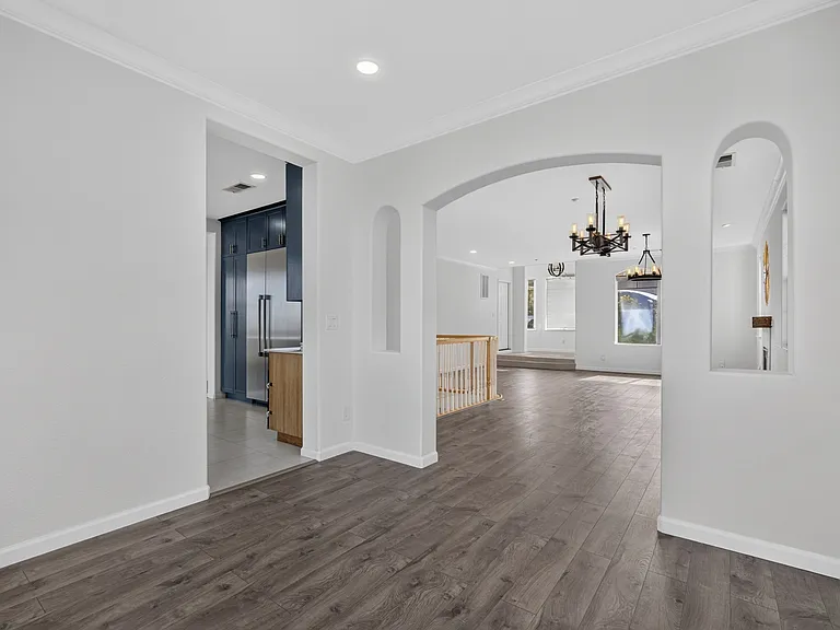 208 Goodwin Dr — Photo 9