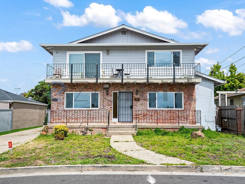1st image of 22814 Kings Ct #22814