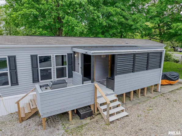 1541 Knight St, Centralia, IL 62801