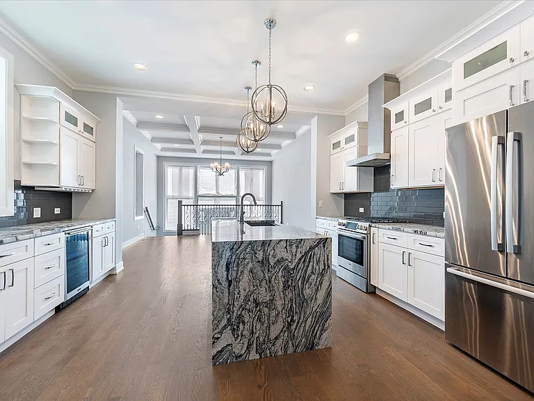 6241 S Woodlawn Ave — Photo 3