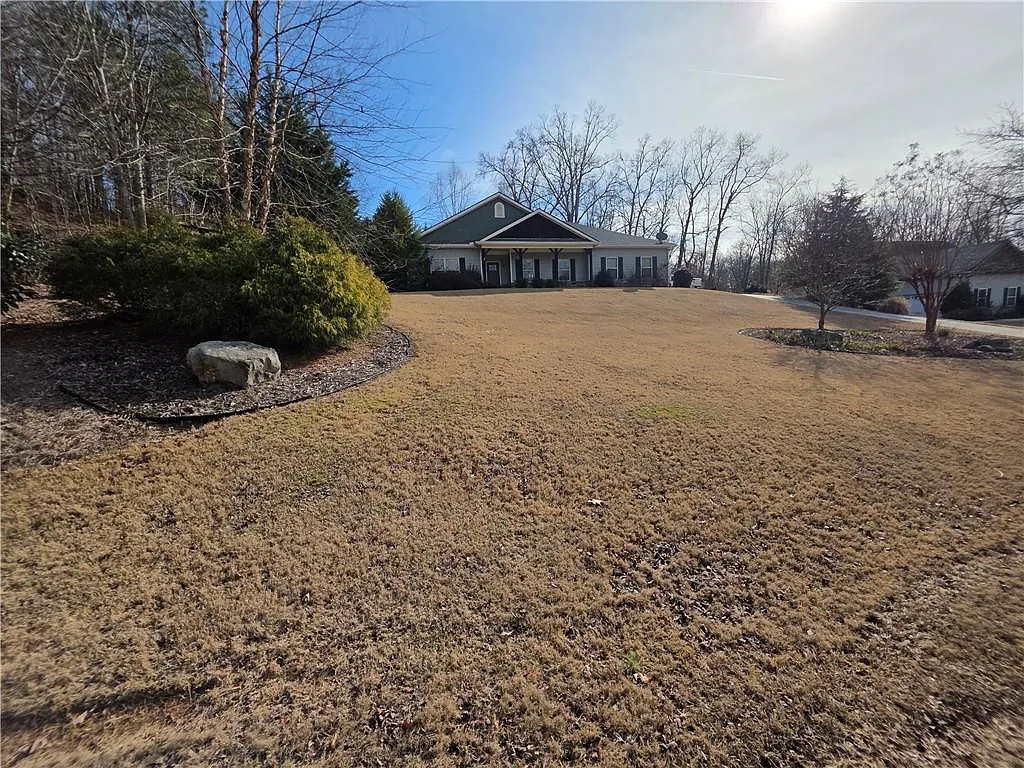 3 bed, 2.5 bath, 2375 sqft, $2,850 — Photo 2