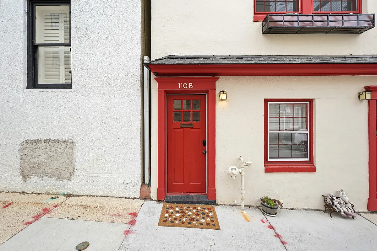110 East St — Photo 1