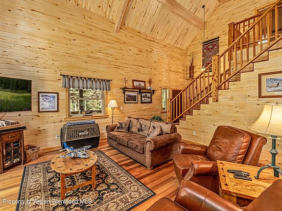 4th image of 608 Snowshoe Ln