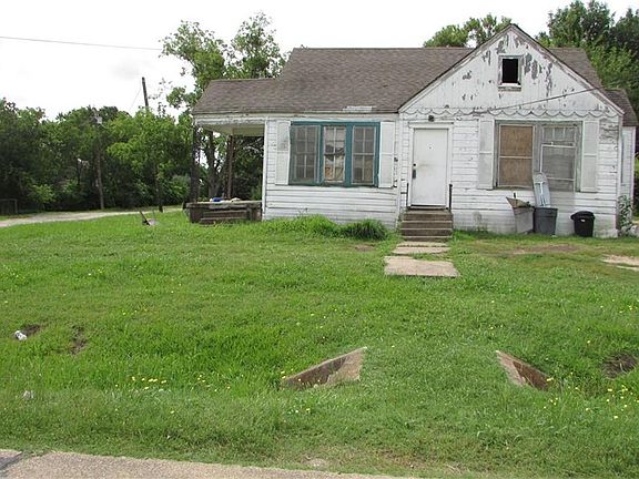 2nd image of 609 E Denton St
