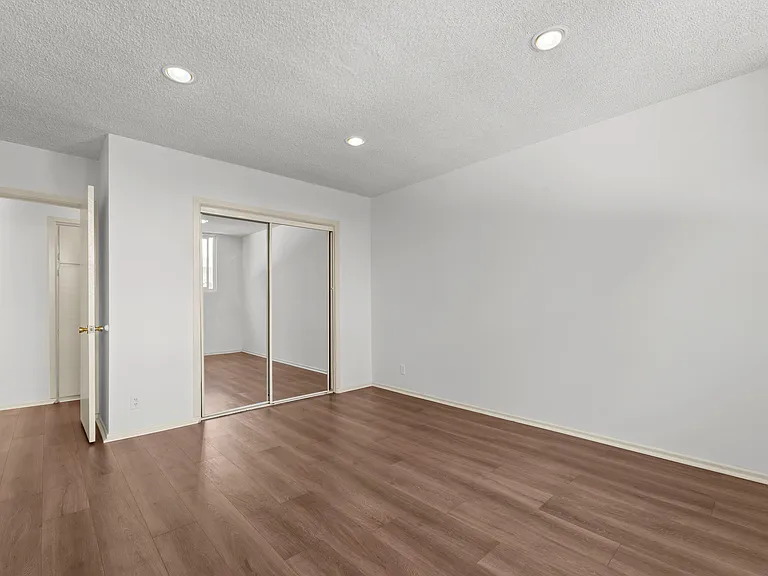 691 1/2 Levering Ave — Photo 6