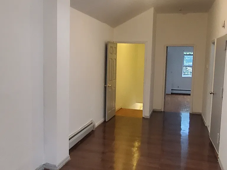 453 E 45th St #2 — Photo 9