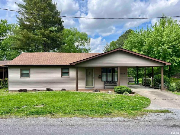 1507 E Poplar St, West Frankfort, IL 62896