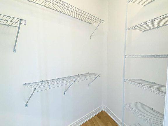 3rd image of 1050 W Cornelia Ave #400