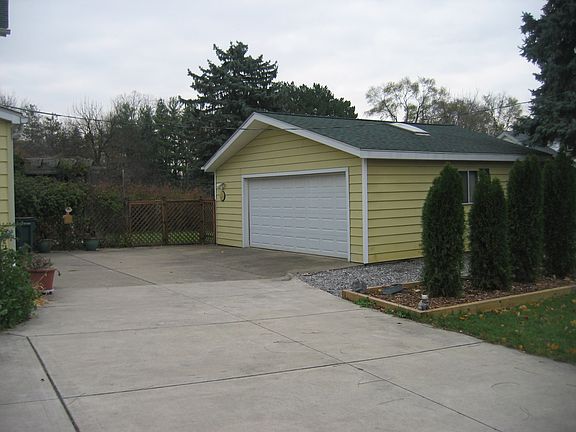 4th image of 3322 McClure Dr