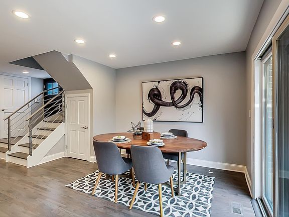 5th image of 1150 W Dickens Ave