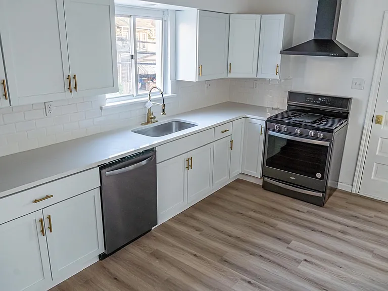 448 Eureka St — Photo 3