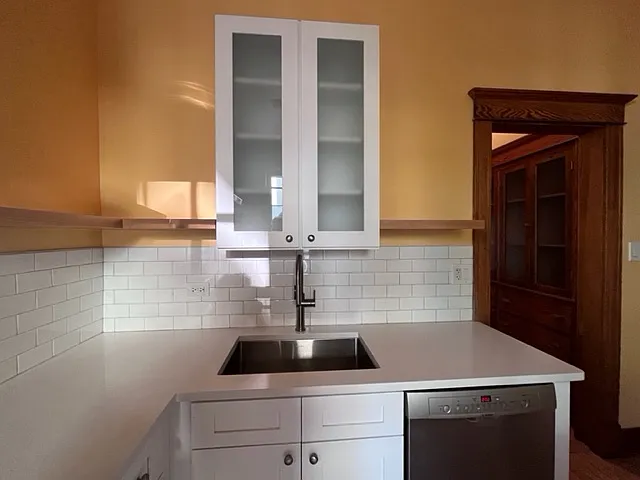 3 bed, 1200 sqft, $2,850 — Photo 3