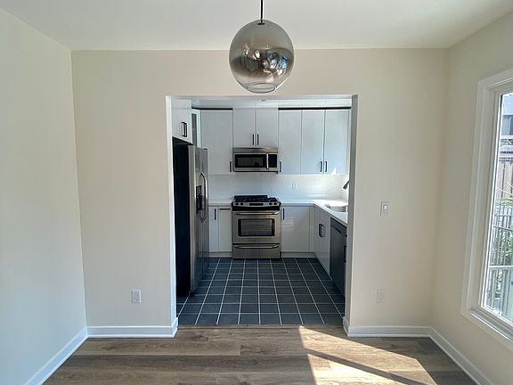 5th image of 1319 Havenhurst Dr APT 12
