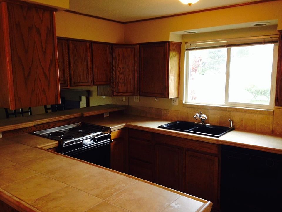 2nd image of 606 W 13th St