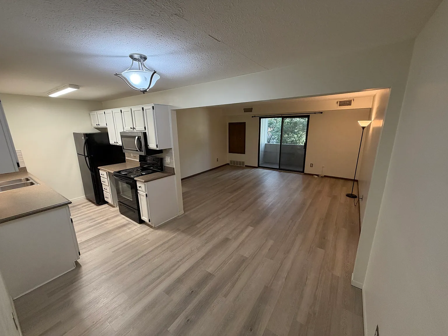 2 bed, 1.5 bath, 856 sqft, $1,500 — Photo 1