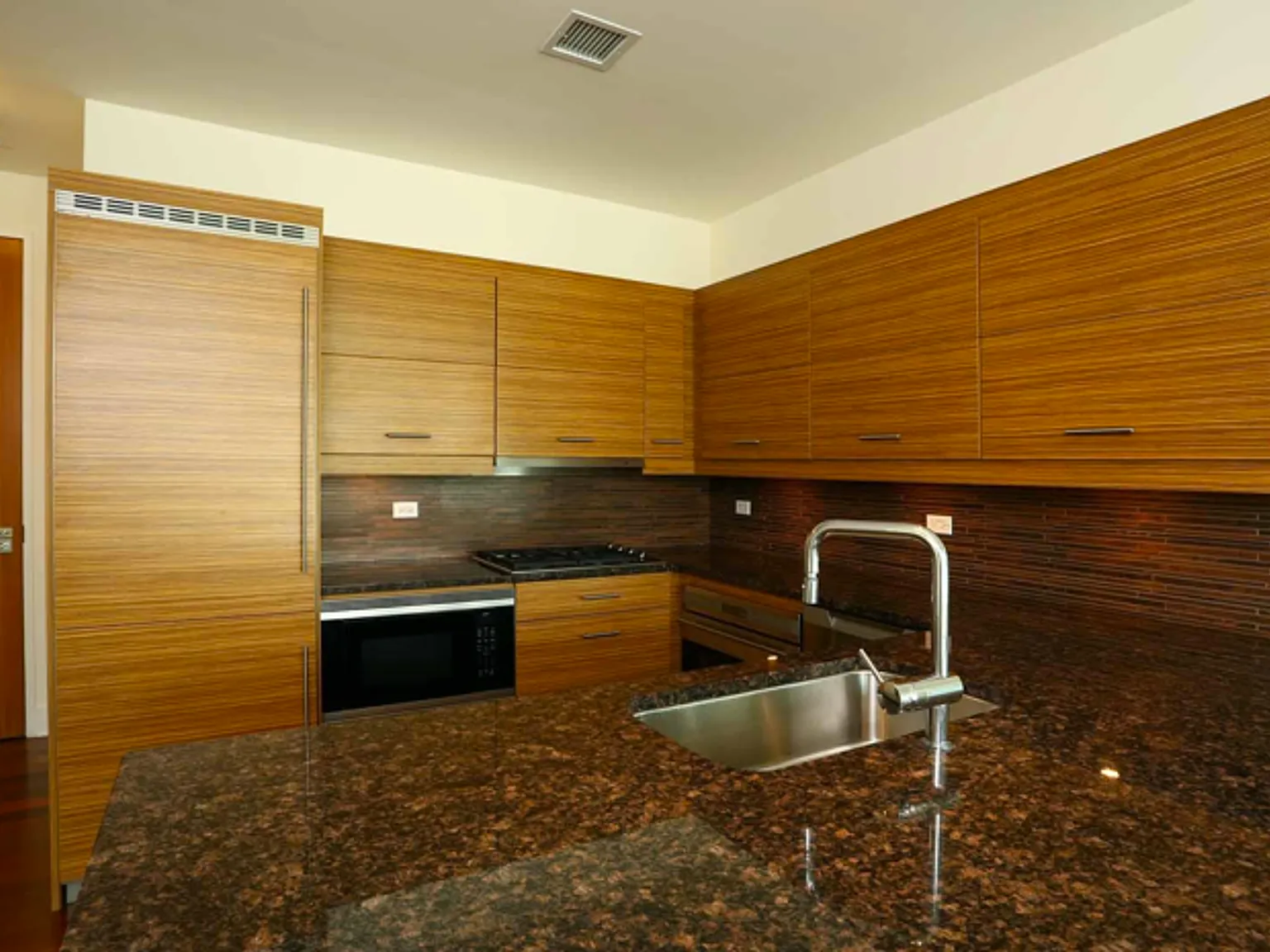 Welcome to Vision, a boutique luxury apartment community in the heart of Wicker Park! — Photo 3