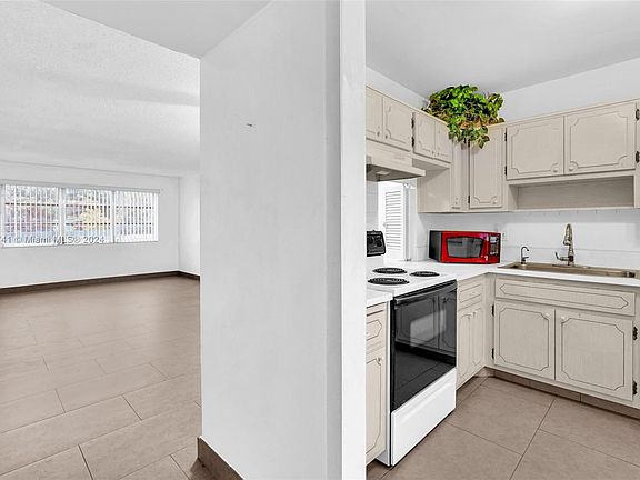 2nd image of 2200 Park Ln APT 101