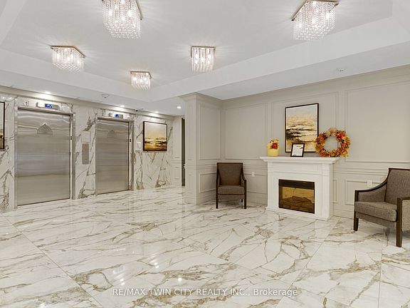 3rd image of 237 King St W