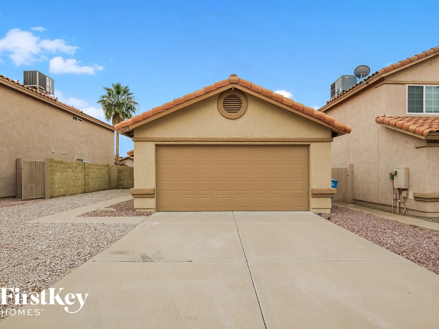 3 bed, 2.0 bath, 1300 sqft, $2,145 — Photo 2