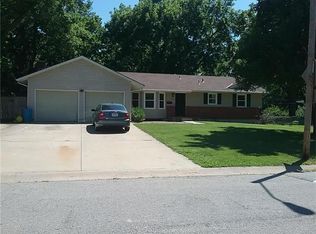 9011 E 52nd St, Kansas City, MO 64133