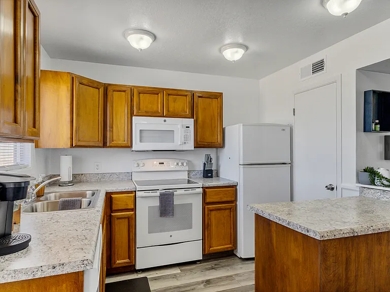 1502 W Shangri La Rd #2 — Photo 11