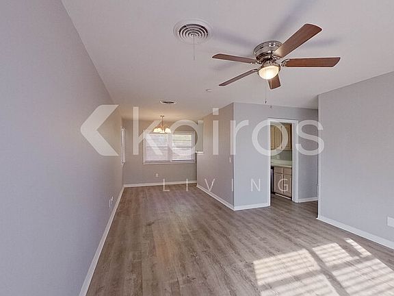 5th image of 4202 Andrews Ave