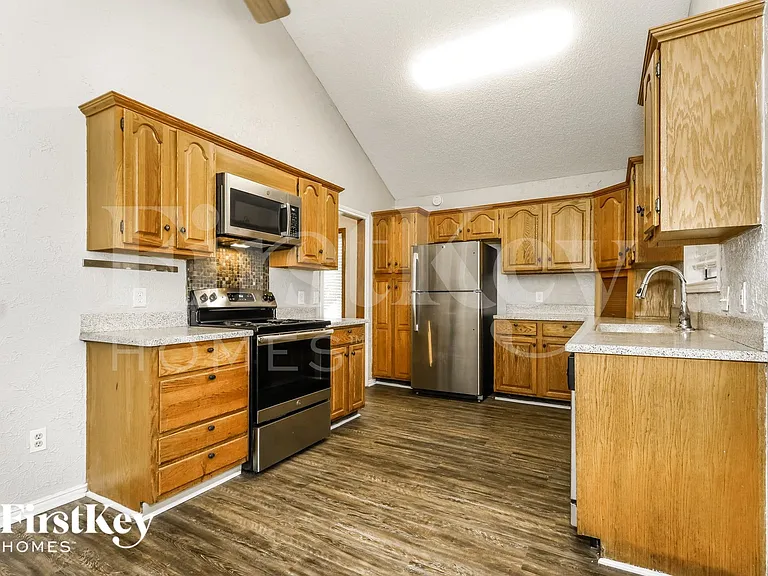 3418 McKamy Oaks Trl — Photo 6
