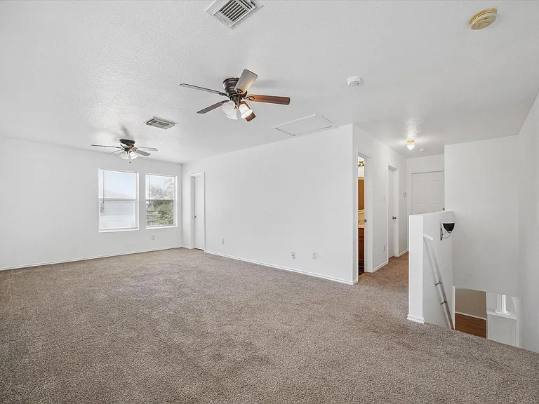 2218 Heath Ridge Ln — Photo 13