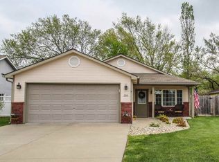2216 Butternut Ln, Manhattan, KS 66502