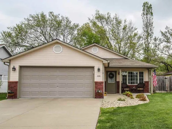 2216 Butternut Ln, Manhattan, KS 66502