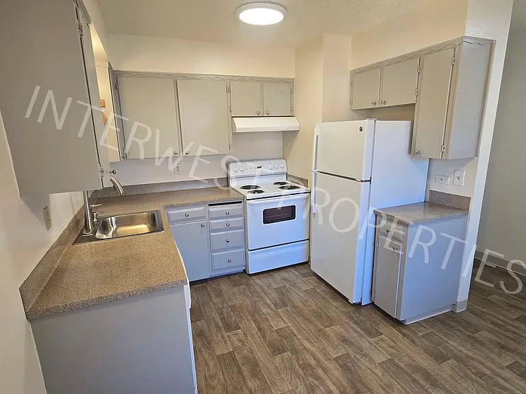 Canterbury Terrace Apartments — Photo 10