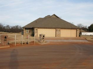 11627 Surrey Villas Ct, Yukon, OK 73099