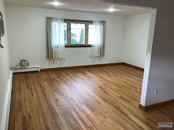 2nd image of 327 Eagle St #2