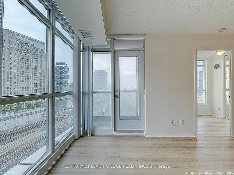 18 Yonge St #1305 — Photo 4