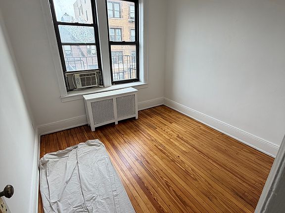 3rd image of 3176 35th St APT 3F
