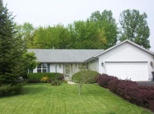 521 Garrison Dr, Lake Geneva, WI 53147