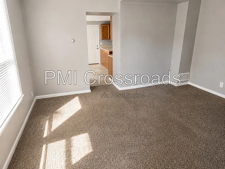 153 S Cypress Ave — Photo 13
