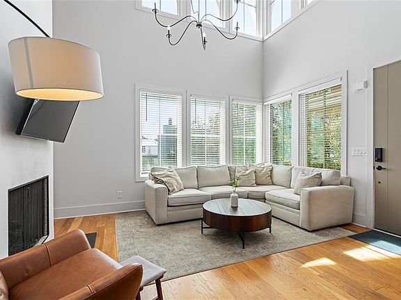 5th image of 155 Breakspear Ln