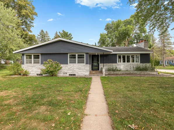 505 9th St SE, Little Falls, MN 56345