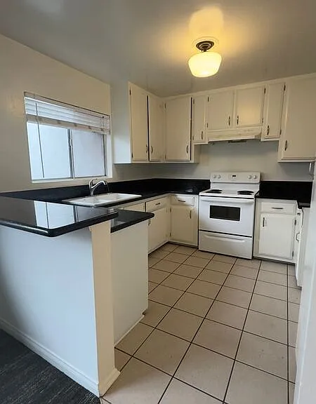 7350 Pickering Ave #8 — Photo 8