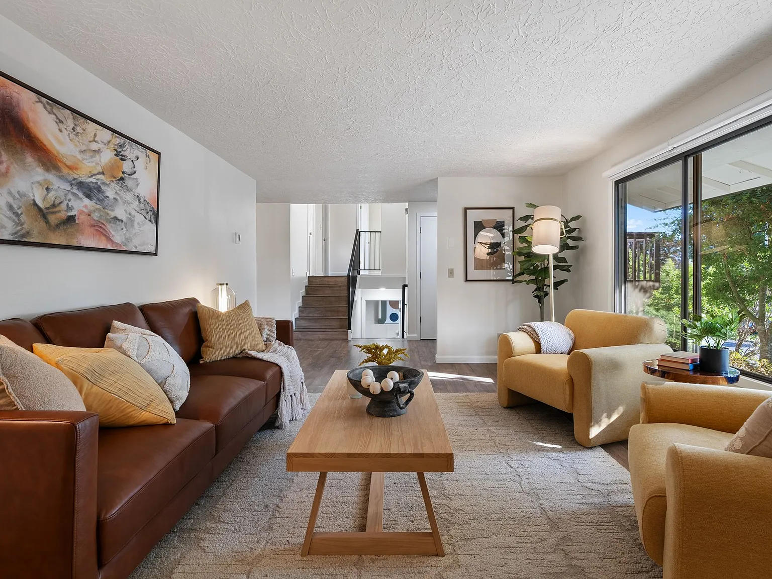 4 bed, 2025 sqft, $7,000 — Photo 1