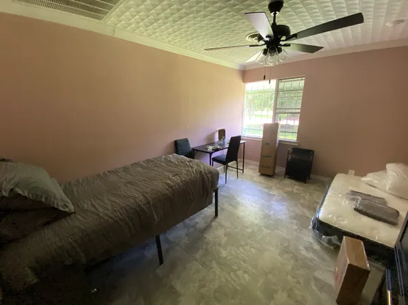 1025 Henderson Ave, Orange, TX 77630