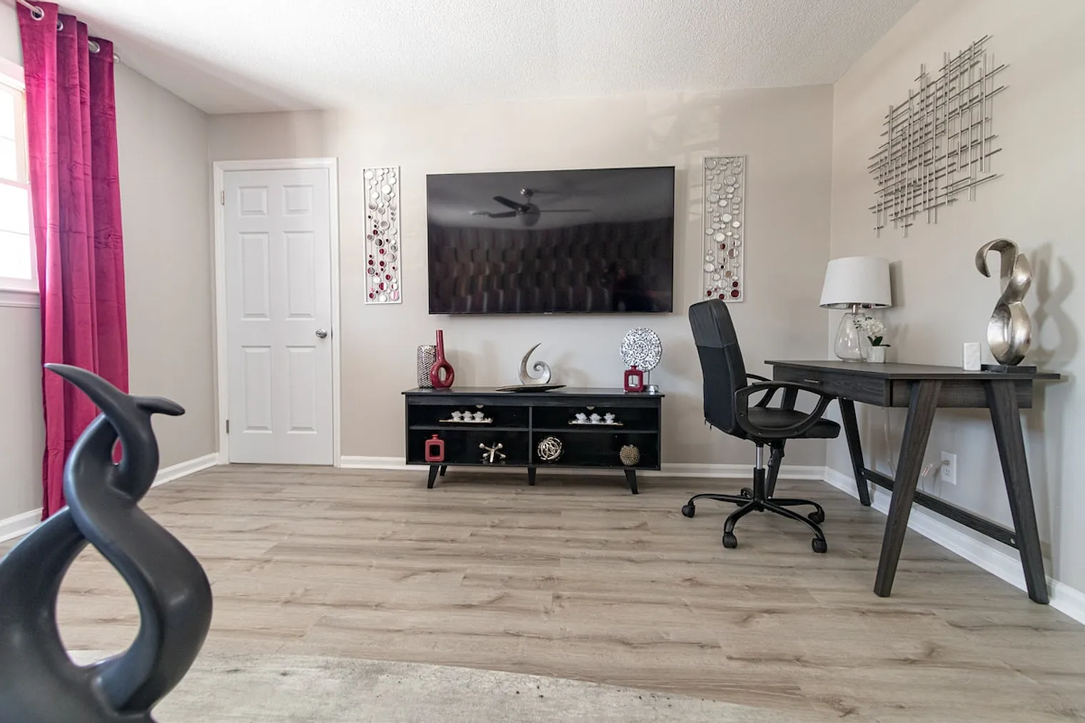 2 bed, 1.0 bath, $4,841 — Photo 2