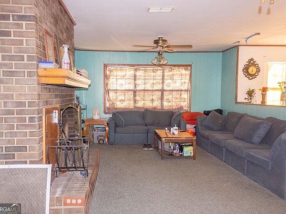 5th image of 695 Jasmine Dr