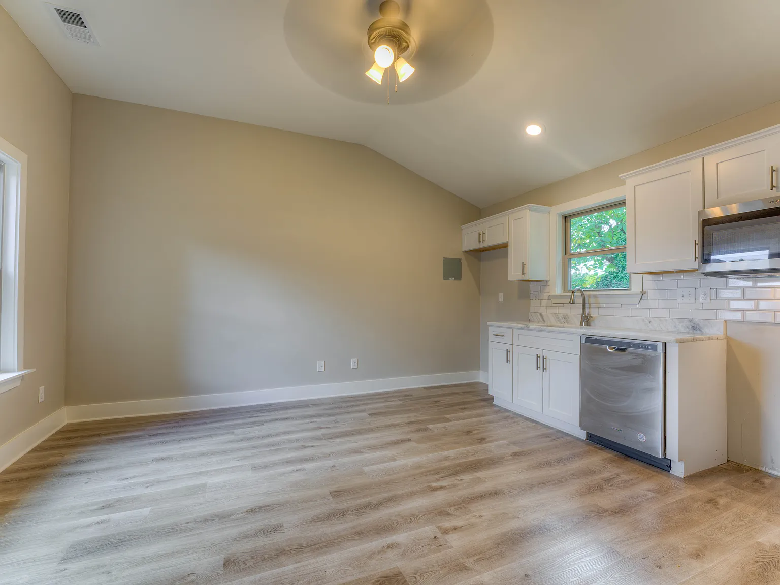 1 bed, 499 sqft, $995 — Photo 2