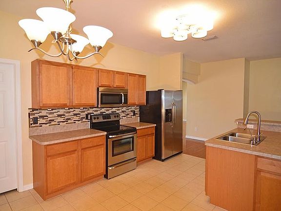 4th image of 3910 Diamond Ave