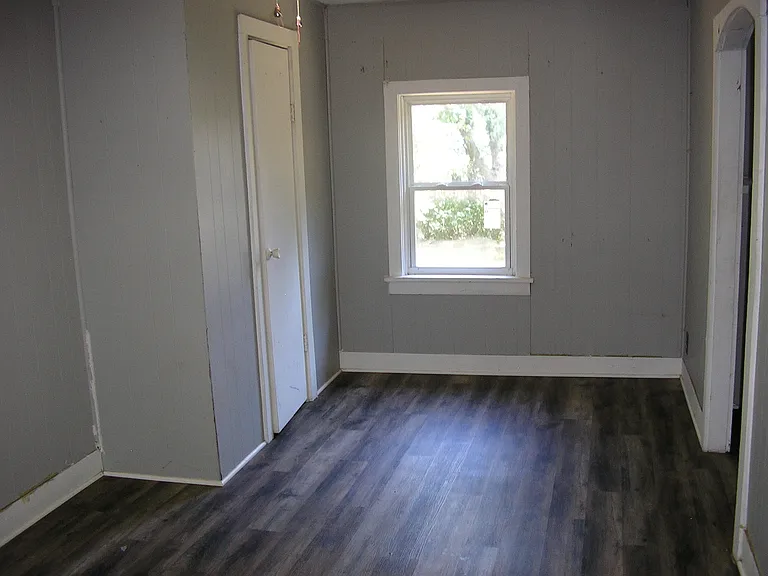 628 Woodford Ave — Photo 12